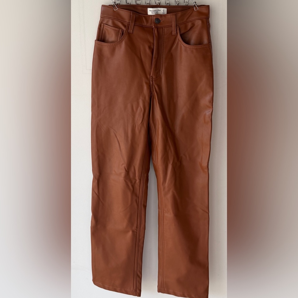 Abercrombie & Fitch 90s Straight Ultra High Rise Vegan Leather Pants in Caramel